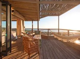 Sunset Villa Scarborough with Pool and Garden