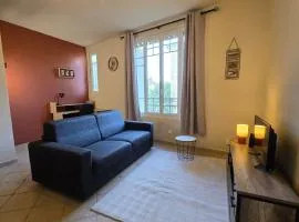 Appartement 55 m2 avec terrasse, clim, WIFI, Netflix, bureau