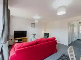 Bright 3-Bed Home Near Town, Garden & Parking