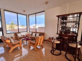 Casa Familiar entre nevados, villa en Riobamba