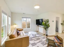 Walk to Cowboys Games Arlington Home with Pool!
