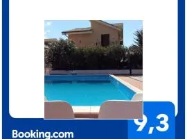 Nuovo Apt in Villa full optional con piscina e veranda vista mare a 500 mt dalla spiaggia della Scala