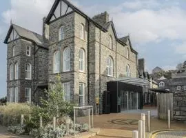 Harlech Apartments - Matholwch