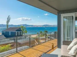 Willow Lake House - Lake Taupo Holiday Home