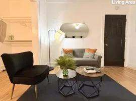 Modernstudioqueenbedworkspacehighspeedwifi