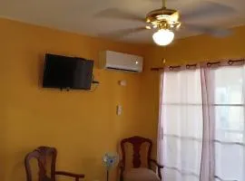Petite Lounge