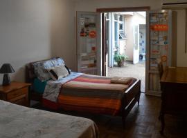 Habitación "Central" Privada - Hostel 3B, hotel v destinaci Salto