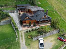 Vacaciones en Cuenca, quédate en Picota Cucho una encantadora quinta VIP con jacuzzi, turco, zona BBQ a 10km del centro de la ciudad - 20 huéspedes - 3 habitaciones, Hotel in Cuenca