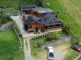 Vacaciones en Cuenca, quédate en Picota Cucho una encantadora quinta VIP con jacuzzi, turco, zona BBQ a 10km del centro de la ciudad - 20 huéspedes - 3 habitaciones