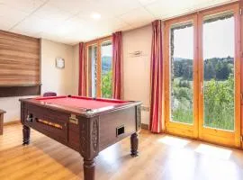 Apartment with bath tub for 6 people