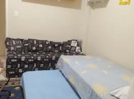 Vista para o mar e Farol de Olinda, Perto da FACULDADE DE MEDICINA DE OLINDA , Cama Solteiro Com colchão Adicional, Estante e Ventilador