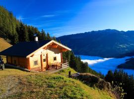 Chalet Nase at 1700m in the Zillertal, hotel v destinaci Grün