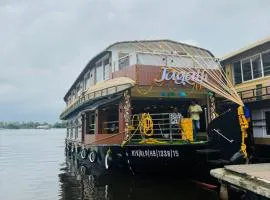 Dreams Spectrum Luxury houseboat