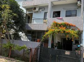 My Special House Homestay Nipania, Indore, hotel v destinaci Indaur