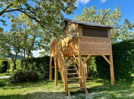 Camping Onlycamp les Thézières, отель в городе Танэнж