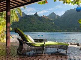 Robinson's Cove Villas - Deluxe Wallis Villa ที่พักให้เช่าติดทะเลในPapetoai