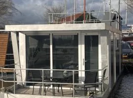 Winter at our Houseboat "Oslo"