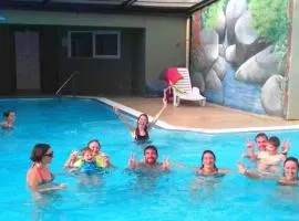 ZEcamping 3 animaux acceptés piscine chauffée restaurant et soirées