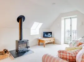 Charming Coach House Retreat Near Sherborne Abbey