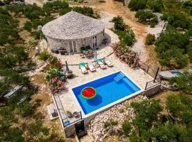 Island Getaway - Heritage House