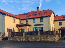 Restaurace Penzion Na Poště, hotel v destinaci Strašice