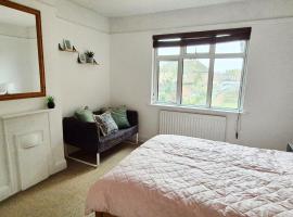 Spacious Flat Near Train Station - By ShireStays, hotel en Bicester