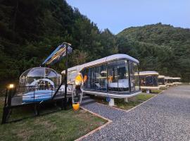 Galaxy X Hotel Type Caravan Glamping & Pension，平昌的豪華露營地點