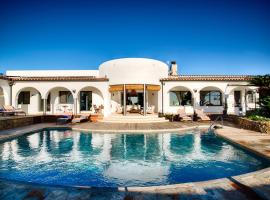 Casa de l’Albada, hotel with hot tubs in Roses
