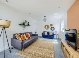 4BR Coventry l Sleeps 8 l With Garden