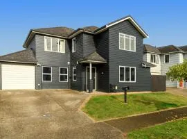 Spacious home on landing drive