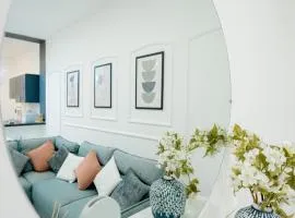 Bright & Chic Apartment