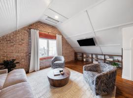 The Hidden Hideaway on College，位于梅肯的酒店