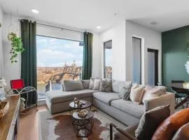 Luxury Riverview Condo with Patio Walk to Broadway