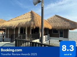 2 Bedroom Waterfront Villa Golden Palm Tree Malaysia formerly known as AVANI Sepang Goldcoast, chal&eacute; alpino em Bagan Lalang