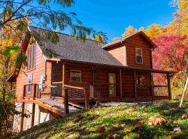Whispering Pines Retreat By Ghosal Luxury Lodging, hotel in Gatlinburg