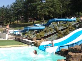 Camping maeva Escapades Les Trois Sources, Hotel in Lamativie