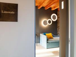 Borgoluna Luxury Holiday House, hotel a San Felice del Benaco