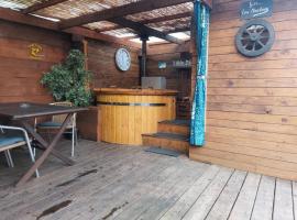 Les MauLau'x, hotel com piscina em Sʼberchamp