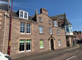 Squirrel Away Apartments, hotel a Crieff