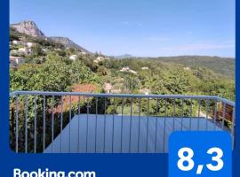 Maison au calme vue montagnes, hotel i Vence