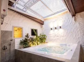 Chill-Out | Jacuzzi todo el año | Unicentro 5 minu
