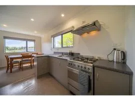Cosy Lakeside - Manapouri Holiday Home