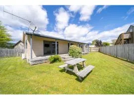 Cosy Lakeside - Manapouri Holiday Home