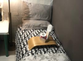 JOHNFONZ BUILDING Affordable Room, ubytování v soukromí v destinaci Manila