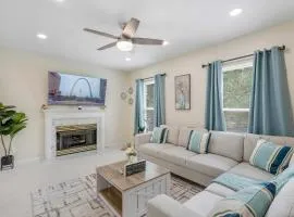 Modern 4BR Retreat with Free Parking in Prime CWE!