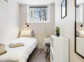 1-roms leiligheter med felles bad, stue og kj&oslash;kken, chỗ nghỉ tự nấu nướng ở Steinkjer