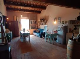 Appartamento nel Borgo Cuore dell'Umbria, vicino ad Assisi, hotel v destinaci Gualdo Cattaneo