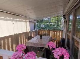 Mobile home climatisé au Lac de Lougratte, ξενοδοχείο σε Lougratte