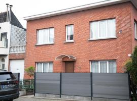 Cozy family home near LottoArena Antwerpen, hotel in Antwerp