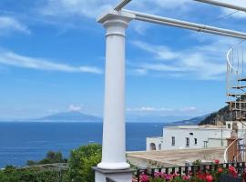 A varca ra neve, hotel in Capri